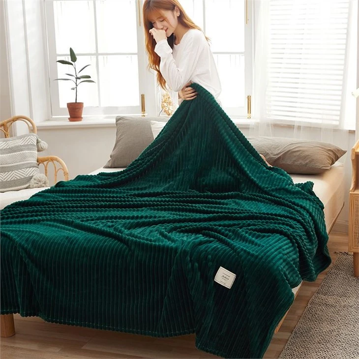 China Solid Strip Flannel Blanket